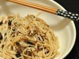 Udon séches aux trois champignons, aux algues et au poulet