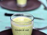 Velouté glacé de courgettes à la ricotta et au cury