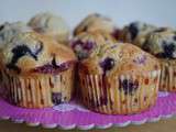 Muffins moelleux aux myrtilles et framboises au chocolat blanc