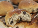 Petits pains briochés vegan aux pépites de chocolat / aux raisins et orange confites