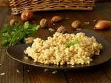 Risotto de pâtes crémeux au comté et aux noix