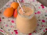 Smoothie banane, abricot et fleur d’oranger