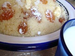 Mesfouf  ou couscous fin aux  raisins  secs  « Cuisine à 4 mains