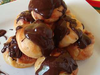 Profiteroles au chocolat et glace vanille maison