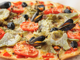 Pizza aux moules et aux artichauts