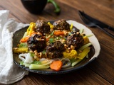 Salade vietnamiennes aux boulettes et nouilles de riz