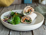 Wrap poulet rôti, houmous & crudités d’hiver