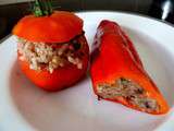 Poivrons et tomates crus farcis