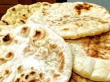 Pain egyptien (aïch masri) pour burger garni a l'omelette et thon nature