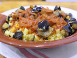 Pâtes ditali lisci aux calamars- aubergines et sauce tomate à l'ail et piment d'espelette