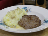 Purée de pommes de terre à l'ancienne au parmesan et steak haché maison- sauce au citron