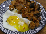 Ragoût d'aubergines- sauce carvi-coriandre et oeuf coulant pour servir
