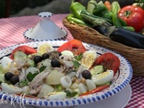 Salade de pommes de terre au poulet- concombes- tomates- oignons verts et pois chiches aux œufs durs