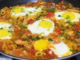 Shakshuka- chakchouka aux œufs poulet et olives vertes