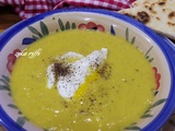 Soupe veloutée au chou - cumin - crème fraîche et œuf mollet