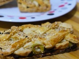 Tartelettes aux poireaux à la sauce mornay et tapenade aux olives noires