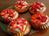 Tartelettes aux fraises à la crème au chocolat blanc