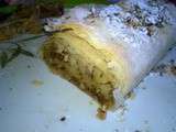 Strudel aux pommes, raisins secs et noisettes