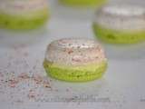 Macarons citron vert, piment d'Espelette et gelée de framboise