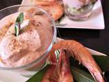 Mousse de Burrata tomate aux herbes sur avocat crevettes