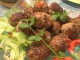 Boulettes kebab d'agneau mélangées aux légumes