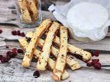 Fingers craneberries-camembert