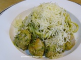 Boulettes de saucisses, sauce au Pecorino et aux fines herbes