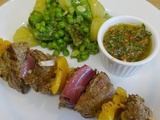 Brochettes de boeuf marinade à la moutarde et à la marjolaine sauce salsa