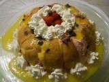 Charlotte auxc  fraises sur coulis de mangue