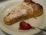 Galette des rois crème d'amandes , pommes et confiture de pétales de roses