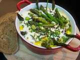 Oeufs cocotte aux pointes d'asperges, au foie gras, ciboulette et sauge, crème au sel de vigneron