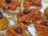 Poivrons grillés aux anchois et à l'ail sur toast