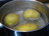 Pommes de terre farcies au fromage et aux lardons fumés