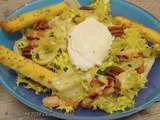 Salade frisée aux lardons, oeuf poché et noix de pécan