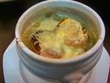 Soupe à l'oignon gratinée