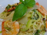 Spaghettis de courgettes aux gambas, piment d'Espelette, basilic et pignons grillés