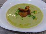 Velouté de fanes de navets, courgette, sucrine et crème d'amande, chips de navets, huile d'Artan