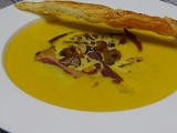 Velouté de Potimarron, châtaignes, curcuma et magret de canard fumé