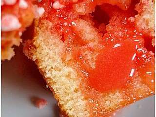 Petits Gâteaux aux Fraises Tagada et leur crème toute rose