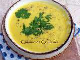 Soupe de courgettes jaunes aux épices, boulghour et pois chiche