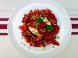 Tartare de fraises, mozarella, coulis de poivron rouge grillé