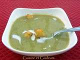 Velouté aux brocolis, croûtons de polenta au parmesan