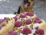 Financiers aux amandes framboises & éclats de pistaches