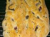 Fougasse aux anchois, viandes de grisons et emmenthal