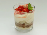 Verrine poires et fraises, crème tiramisu