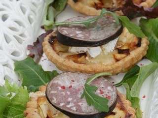 Tartelettes Pommes,Camembert,Andouille de Vire