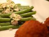 Salade aux haricots verts, pommes de terre nouvelles, oeufs, saucisses