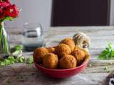 Arancini mozzarella ou des boulettes de riz siciliennes