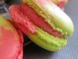 Macarons bicolores à la cerise griotte