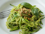 Spaghettis de courgette sauce avocat